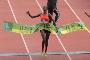 Fotografía de Alex Cruz, en la que puede verse en una imagen de archivo del 31 de agosto de 2014 a la atleta etíope Shewarge Amare Alene. EFE