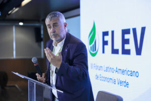 El presidente de EFE, Miguel Ángel Oliver, habla durante la apertura del III Foro Latinoamericano de Economía Verde (FLEV) este 4 de septiembre de 2025, en São Paulo (Brasil). EFE/ Sebastiao Moreira