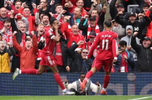 Gravenberch, después de anotar el 1-0 ante el Everton. EFE/EPA/ADAM VAUGHAN.