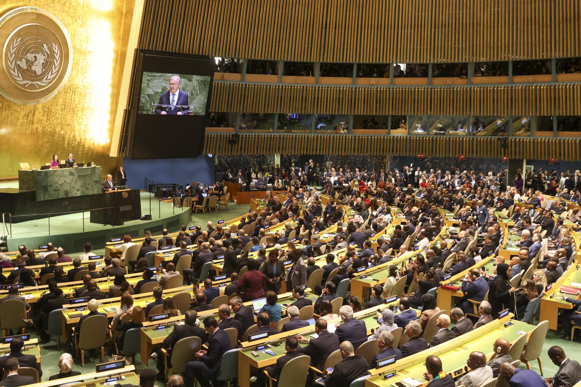 El Secretario General de la ONU, Antonio Guterres, al intervenir este martes, 23 de septiembre, en la inauguración de la 80ª sesión de la Asamblea General de las Naciones Unidas, en la sede del organismo, en Nueva York (NY, EE.UU.). EFE/Sarah Yenesel