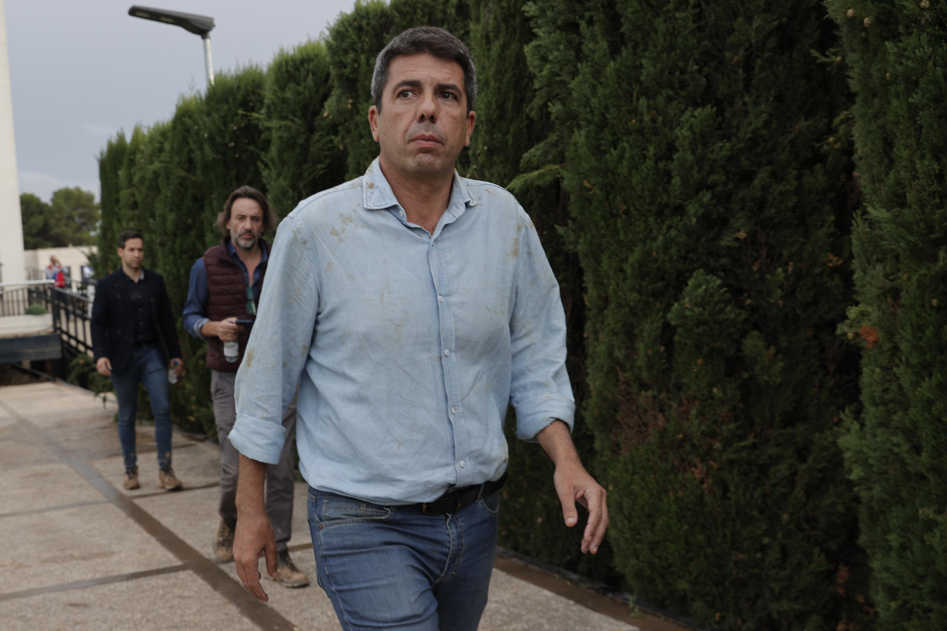 VALENCIA, 03/11/2024.- El presidente de Valencia, Carlos Mazón en el Centro de Emergencias de la Generalitat valenciana, en l'Eliana (Valencia), desde el que se coordina la emergencia por la dana, este domingo. EFE/Manuel Bruque