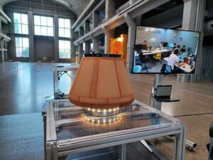 KID es una pequeña cápsula espacial, solo 20 kilos, que puede subir a la órbita terrestre baja y regresar, y además es la primera concebida, diseñada y construida por una empresa española, Orbital Paradigm. Kid ha sido presentada este jueves en Madrid. EFE/Carmen Rodríguez.