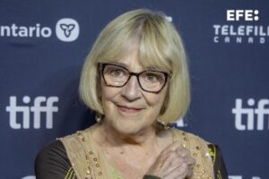 La actriz Carmen Maura posa este martes, durante el Festival Internacional de Cine de Toronto (TIFF), en Toronto (Canadá). Maura presentó en el TIFF su último largometraje, 'Calle Málaga', una película en la que por primera vez se desnuda totalmente, algo que la actriz española dijo a EFE que no le importa: "Lo del desnudo, es que ahora me da igual, ya soy mayor". EFE/ Julio César Rivas
