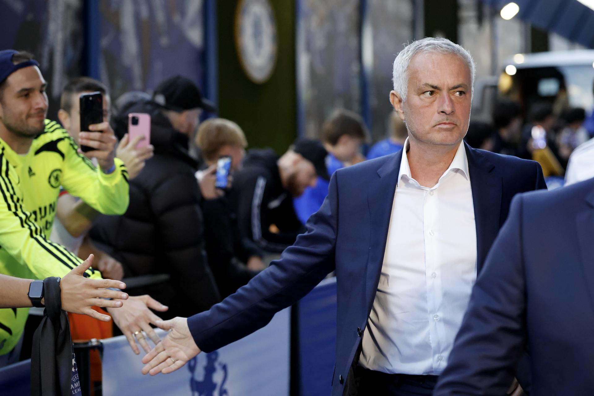 El entrenador del Benfica José Mourinho a su llegada a Stamford Bridge. EFE/EPA/TOLGA AKMEN