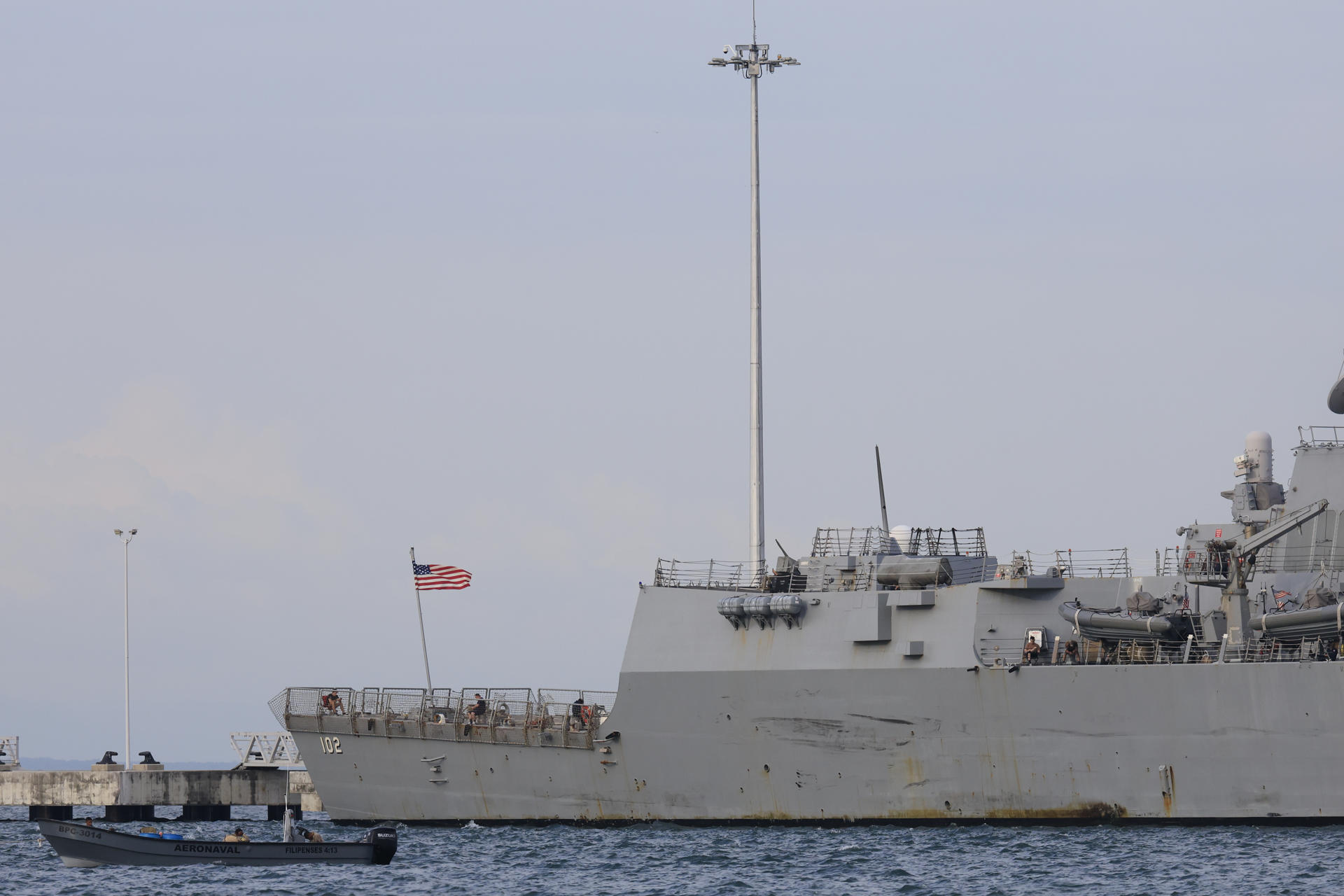 Fotografía que muestra el buque de guerra USS Sampson (DDG-102) de Estados Unidos este miércoles, en la Terminal de Cruceros Amador, en Ciudad de Panamá (Panamá). EFE/ Bienvenido Velasco
