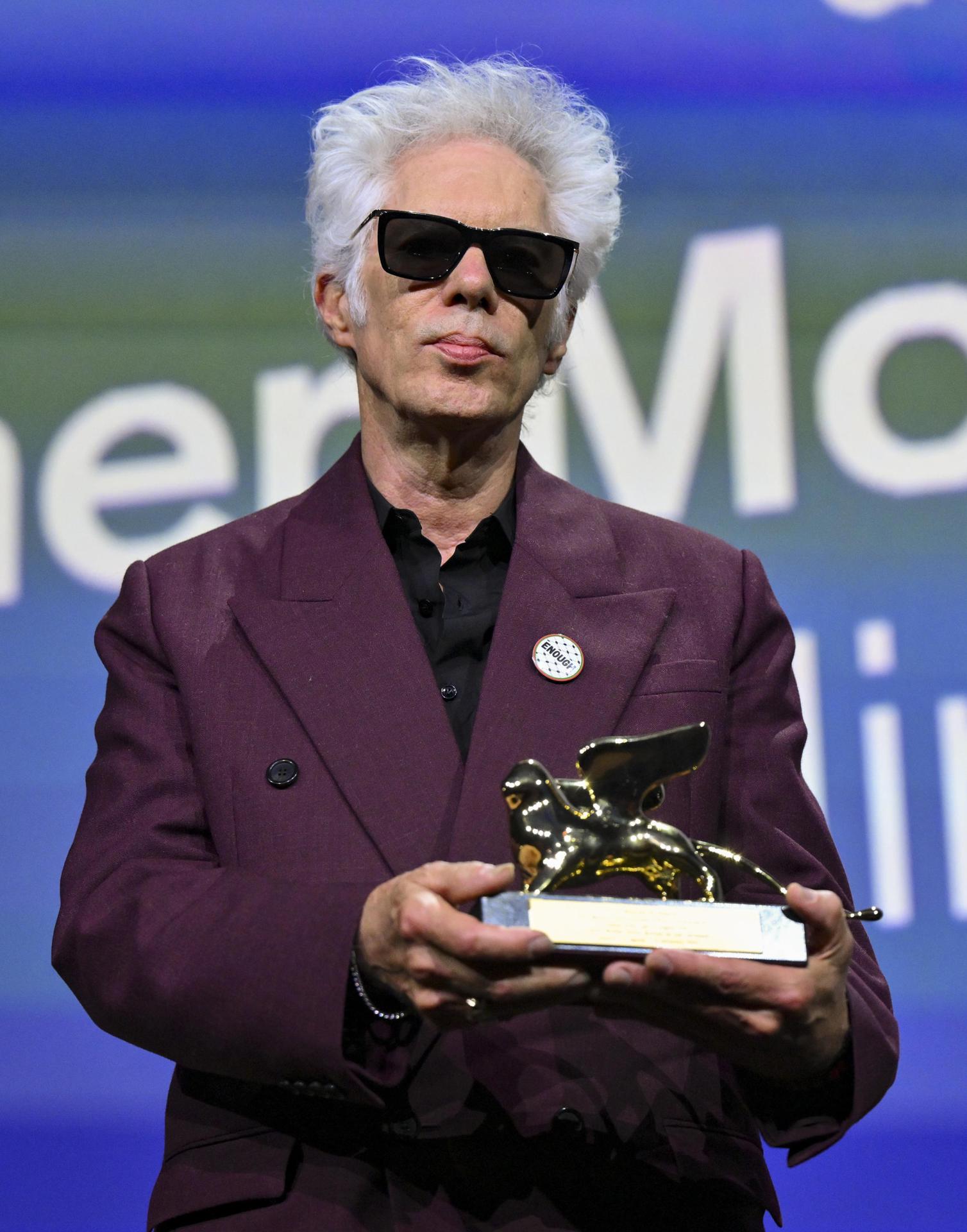El director estadounidense Jim Jarmusch ganó este sábado el León de Oro a la mejor película del 82º Festival de Venecia por 'Father Mother Sister Brother'. EFE/EPA/ETTORE FERRARI