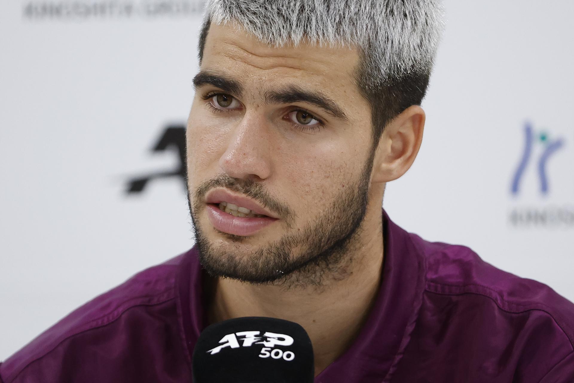 Carlos Alcaraz durante la conferencia de prensa posterior a su victoria sobre el noruego Casper Ruud, en la semifinal del Abierto de Tokio.EFE/EPA/RODRIGO REYES MARIN