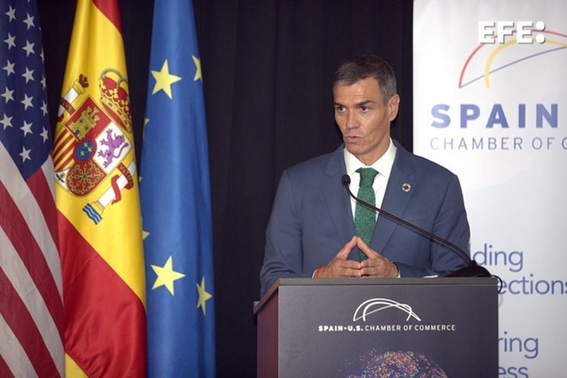 El presidente del Gobierno de España, Pedro Sánchez, habla este miércoles en la sede del Instituto Cervantes en Nueva York (Estados Unidos) durante el foro 'Latinoamérica, Estados Unidos y España en la economía global'. EFE/Alberto Boal