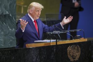 El presidente de Estados Unidos, Donald Trump, habla durante el Debate General del 80º período de sesiones de la Asamblea General de las Naciones Unidas en la sede de la ONU en Nueva York, Estados Unidos. EFE/EPA/SARAH YENESEL