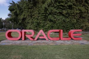 Fotografía de archivo donde se observa un letrero de las actuales oficinas de Oracle en Redwood City, California (Estados Unidos). EFE/EPA/ John G. Mabanglo