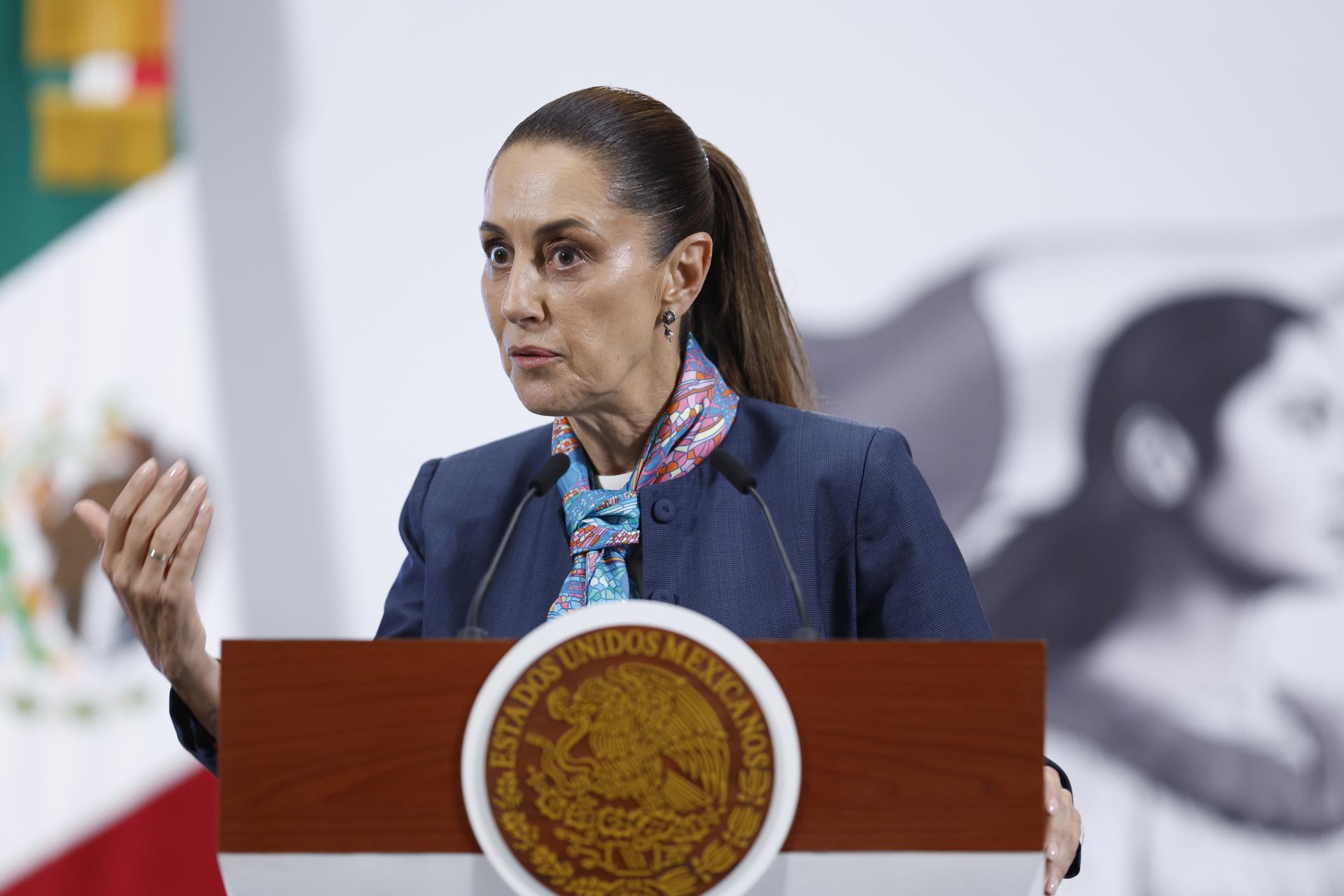 La presidenta de México, Claudia Sheinbaum, habla durante una rueda de prensa este jueves, en el Palacio Nacional de la Ciudad de México (México). EFE/ Sáshenka Gutiérrez