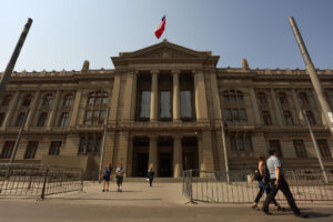 Fotografía de archivo del frontispicio de la sede del Poder Judicial de Chile, en Santiago. EFE/Ailen Díaz
