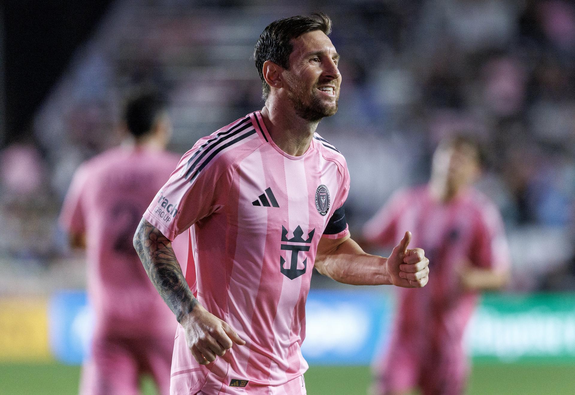 El capitán Lionel Messi aportó este martes un gol y una asistencia a la victoria maciza de Inter Miami por 3-1 sobre Seattle Sounders en Fort Lauderdale (Florida). EFE/EPA/CRISTOBAL HERRERA-ULASHKEVICH
