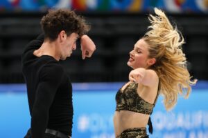 La pareja formada por los españoles Sofía Val y Asaf Kazimov durante un entrenamiento este jueves. EFE/EPA/WU HAO