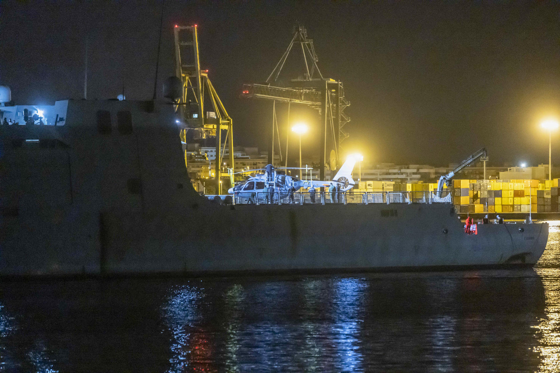 El buque de acción marítima (BAM) Furor ha zarpado la madrugada de este viernes del puerto de Cartagena para dar apoyo a la Global Sumud Flotilla que lleva ayuda humanitaria a la franja de Gaza, tras los ataques sufridos por varios de sus componentes el pasado martes. EFE/Marcial Guillén
