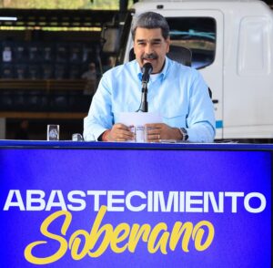 Fotografía cedida por Palacio de Miraflores que muestra al presidente de Venezuela, Nicolás Maduro hablando en Caracas (Venezuela). EFE/ Palacio de Miraflores