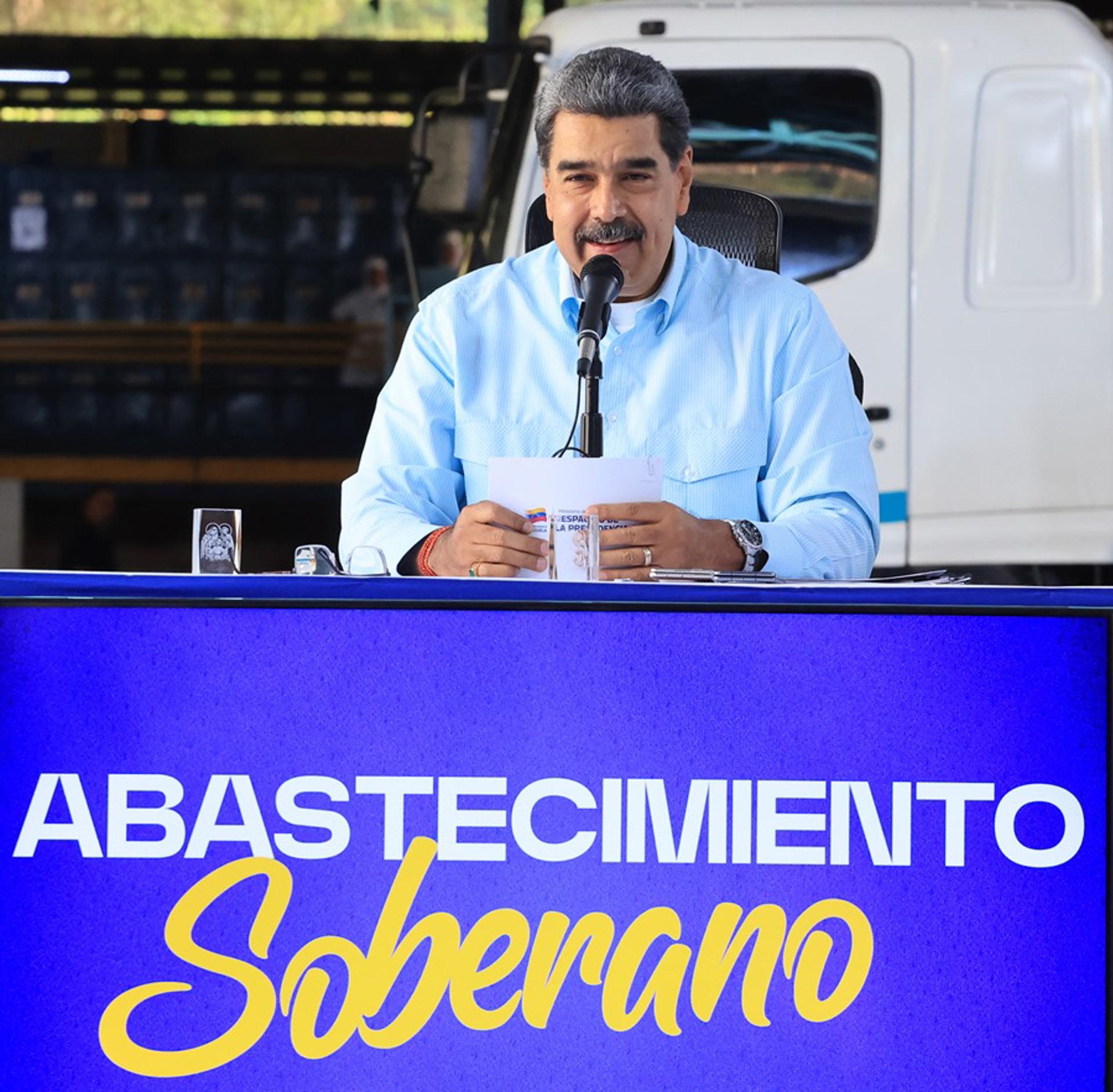 Fotografía cedida por Palacio de Miraflores que muestra al presidente de Venezuela, Nicolás Maduro hablando en Caracas (Venezuela). EFE/ Palacio de Miraflores