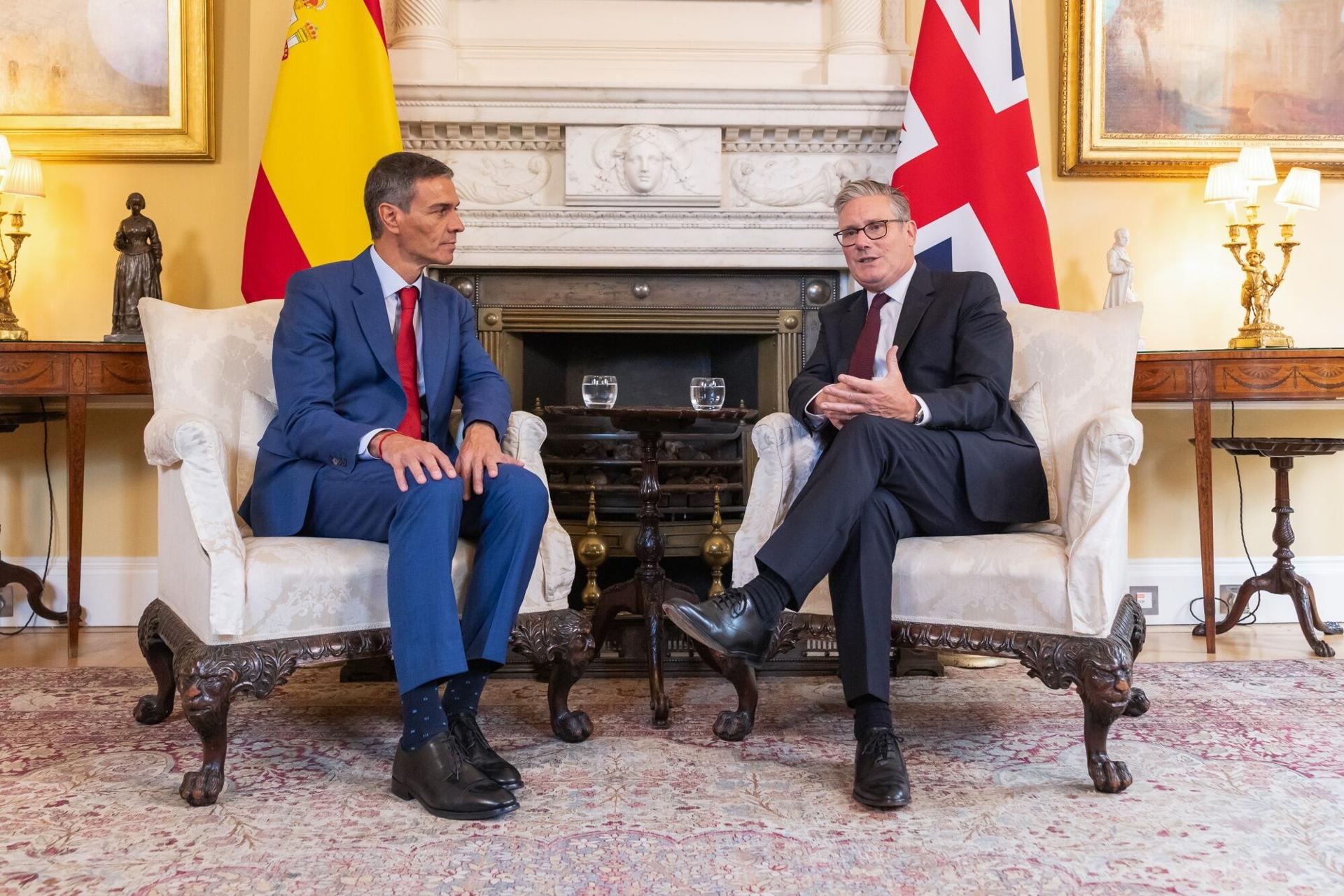 El primer ministro británico, Keir Starmer, y el jefe del Gobierno español, Pedro Sánchez, este miércoles en Downing Street, en Londres. EFE/EPA/BETTY LAURA ZAPATA / POOL