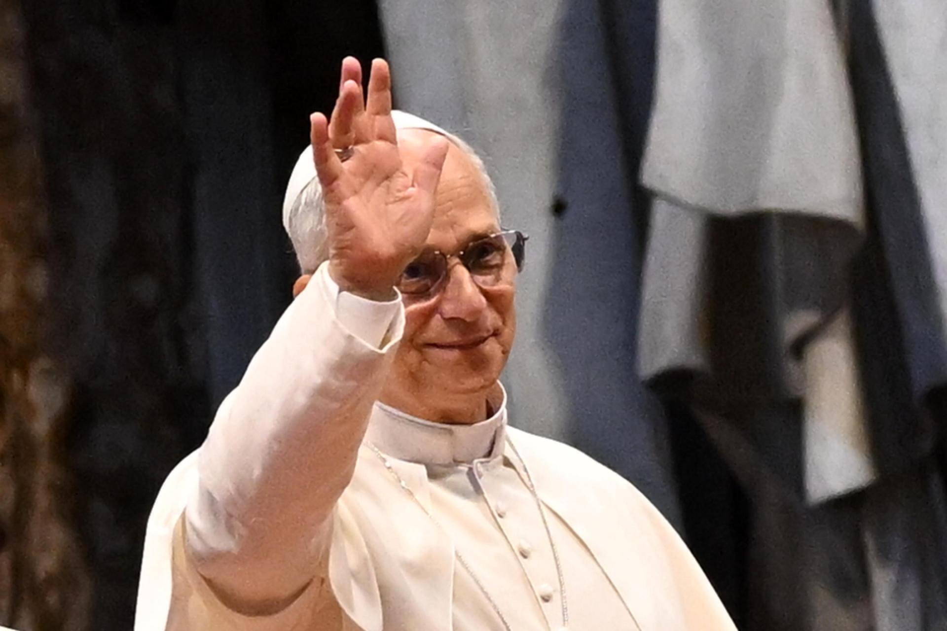 El Papa León XIV saluda a los fieles de las ocho diócesis de la región italiana de Umbría en la Basílica de San Pedro durante la celebración eucarística del Jubileo Regional de la Peregrinación, Ciudad del Vaticano, 13 de septiembre de 2025. (Papa) EFE/EPA/MAURIZIO BRAMBATTI
//////////
Vatican City (Vatican City State (Holy See)), 13/09/2025.- Pope Leo XIV greets the faithful from the eight dioceses of the Italian region of Umbria in St. Peter's Basilica during the Eucharistic celebration of the regional Jubilee Pilgrimage, Vatican City, 13 September 2025. (Papa) EFE/EPA/MAURIZIO BRAMBATTI