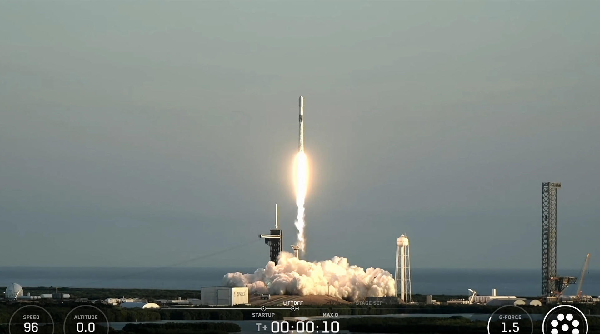 Captura de vídeo cedida este miércoles, 24 de septiembre, por SpaceX donde aparece el cohete Falcon 9 que transporta el orbitador IMAP (Sonda de mapeo y aceleración interestelar) de la NASA, el Observatorio Geocorona de Carruthers, y la nave espacial SWFO-L1 (Seguimiento del clima espacial: Lagrange 1) de la Administración Nacional Oceánica y Atmosférica (NOAA), al despegar desde la plataforma de Lanzamiento 39A, en el Centro Espacial Kennedy, en Merritt Island (Florida, EE.UU.). EFE/SpaceX
