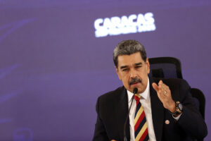 El presidente de Venezuela, Nicolás Maduro, habla en una rueda de prensa este lunes, en Caracas (Venezuela). EFE/ Ronald Peña