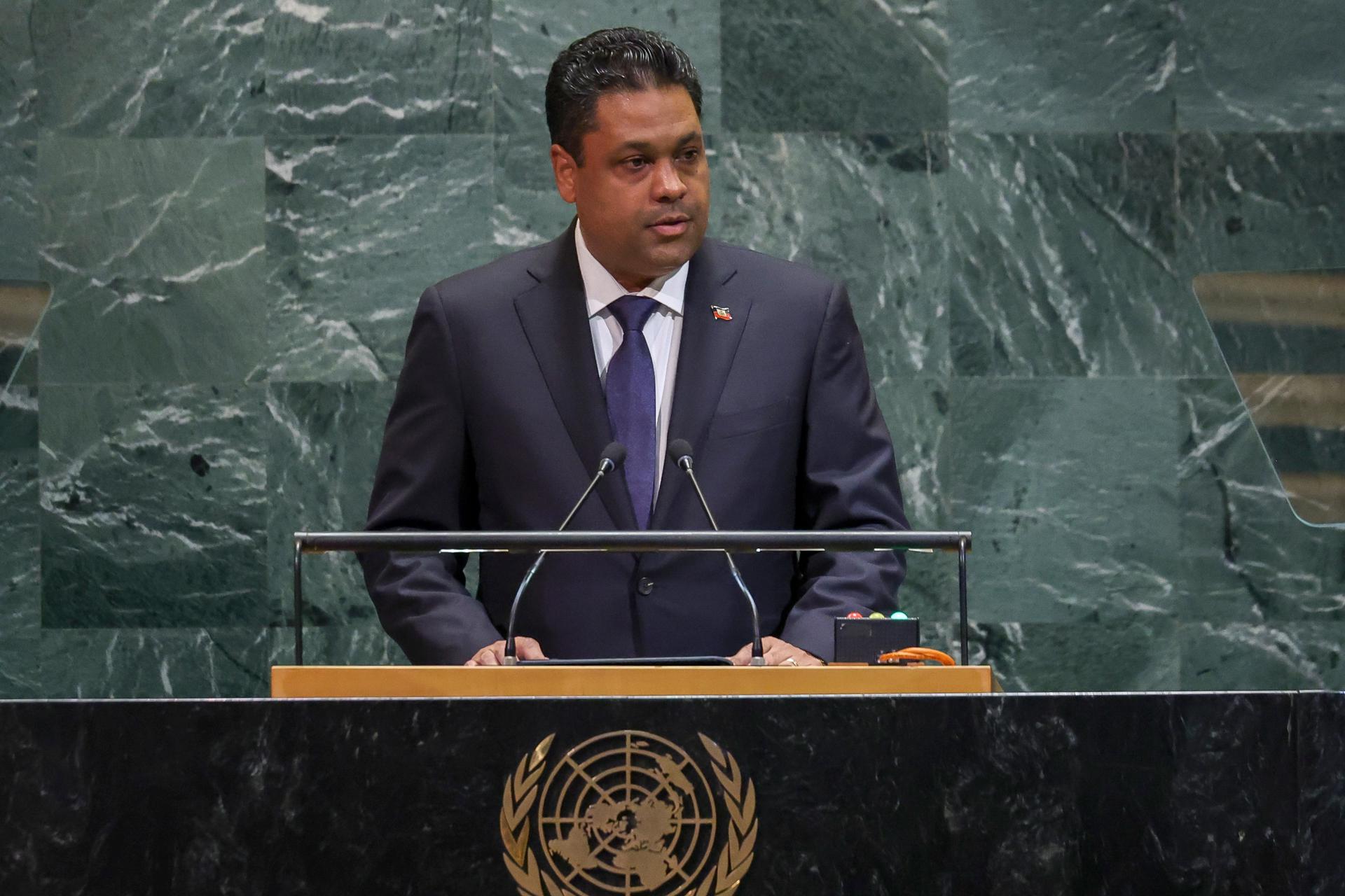 El presidente del Consejo Presidencial de Transición de Haití, Laurent Saint-Cyr, al intervenir en la 80 Asamblea General de las Naciones Unidas, este jueves 25 de septiembre, en la sede de la ONU, en Nueva York (NY, EE.UU.). EFE/Sarah Yenesel