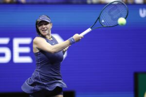 Amanda Anisimova de EE. UU. pone un revés para el punto de partido ganador contra Beatriz Haddad Mai de Brasil durante la cuarta ronda del Campeonato de Tenis Abierto de EE. UU. en el Centro Nacional de Tenis USTA Billie Jean King en Flushing Meadows, Nueva York (EE.UU.). EFE/JOHN G. MABANGLO
//////////
FLUSHING MEADOWS (United States), 02/09/2025.- Amanda Anisimova of the US puts away a forehand for the winning match point against Beatriz Haddad Mai of Brazil during the fourth round of the US Open Tennis Championships at the USTA Billie Jean King National Tennis Center in Flushing Meadows, New York, USA, 01 September 2025. The US Open tournament runs from 24 August through 07 September. (Tenis, Brasil, Nueva York) EFE/EPA/JOHN G. MABANGLO