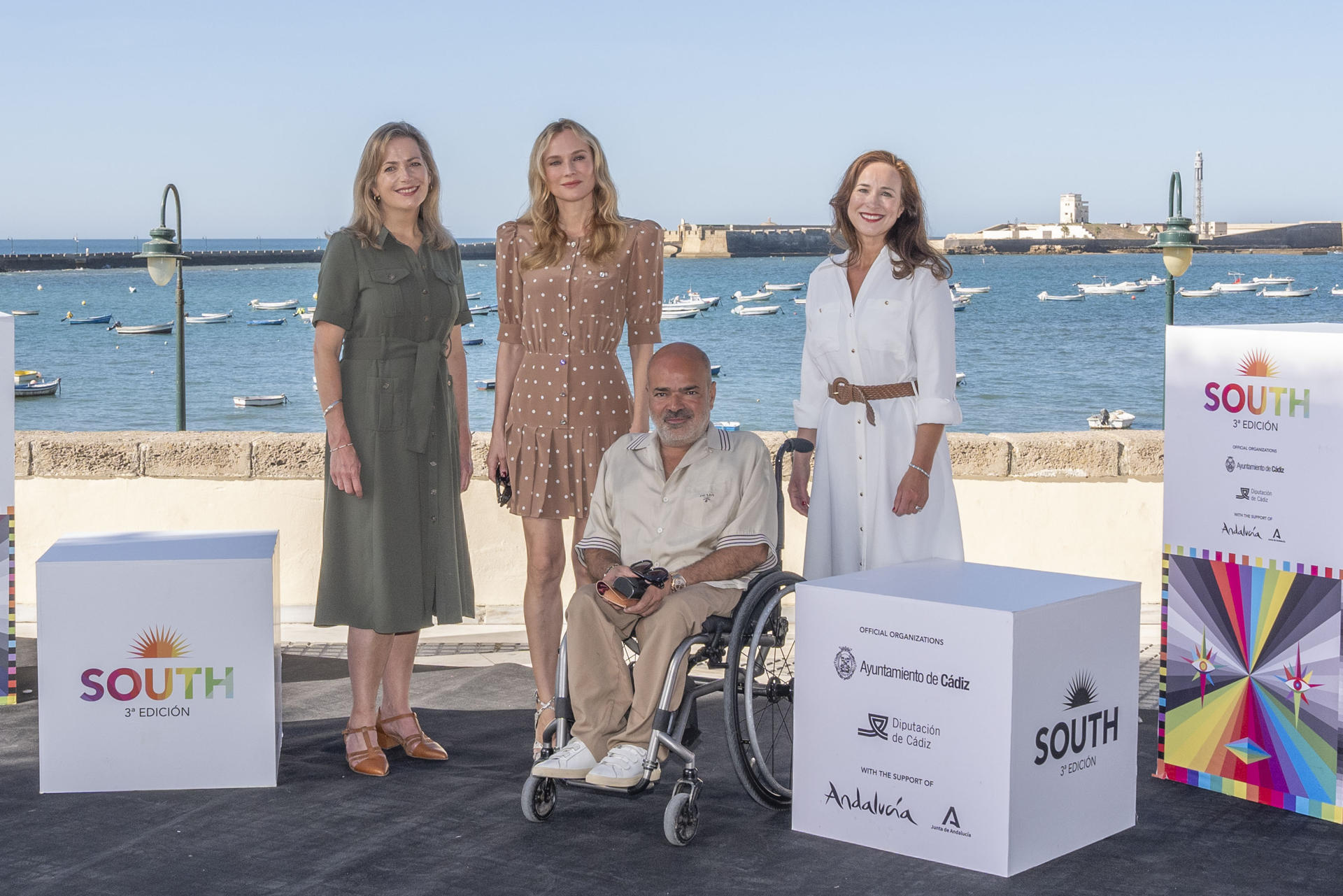 El equipo de la serie 'Pequeños desastres' durante la tercera edición del South International Series Festival que se celebra en Cádiz. EFE/Román Ríos
