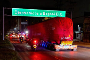 Fotografía cedida que muestra el ingreso de los primeros vagones del Metro de Bogotá este 11 de septiembre de 2025, en Bogotá (Colombia). EFE/ Alcaldía de Bogotá