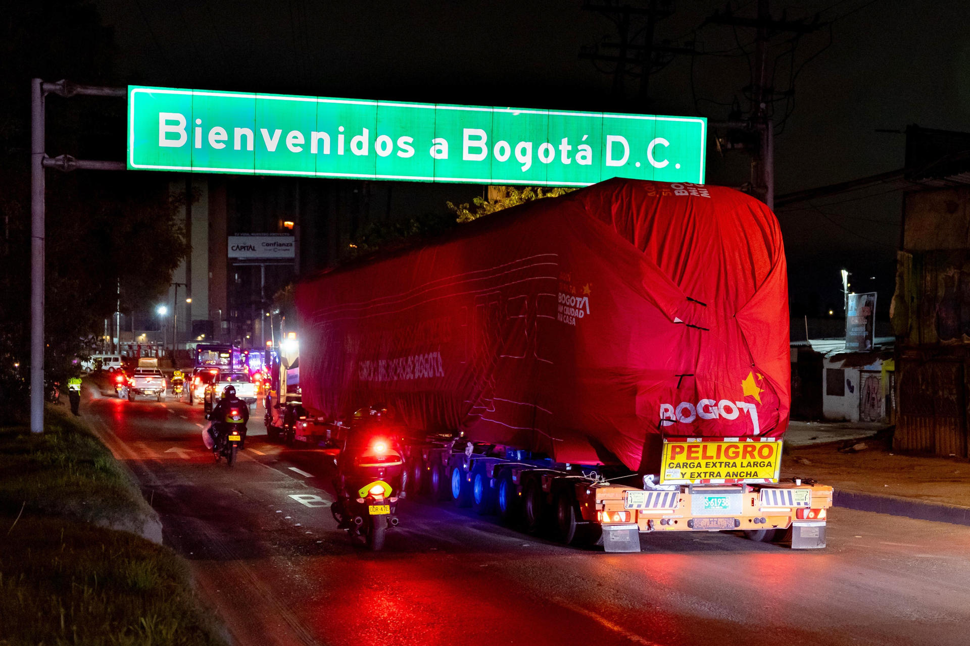Fotografía cedida que muestra el ingreso de los primeros vagones del Metro de Bogotá este 11 de septiembre de 2025, en Bogotá (Colombia). EFE/ Alcaldía de Bogotá