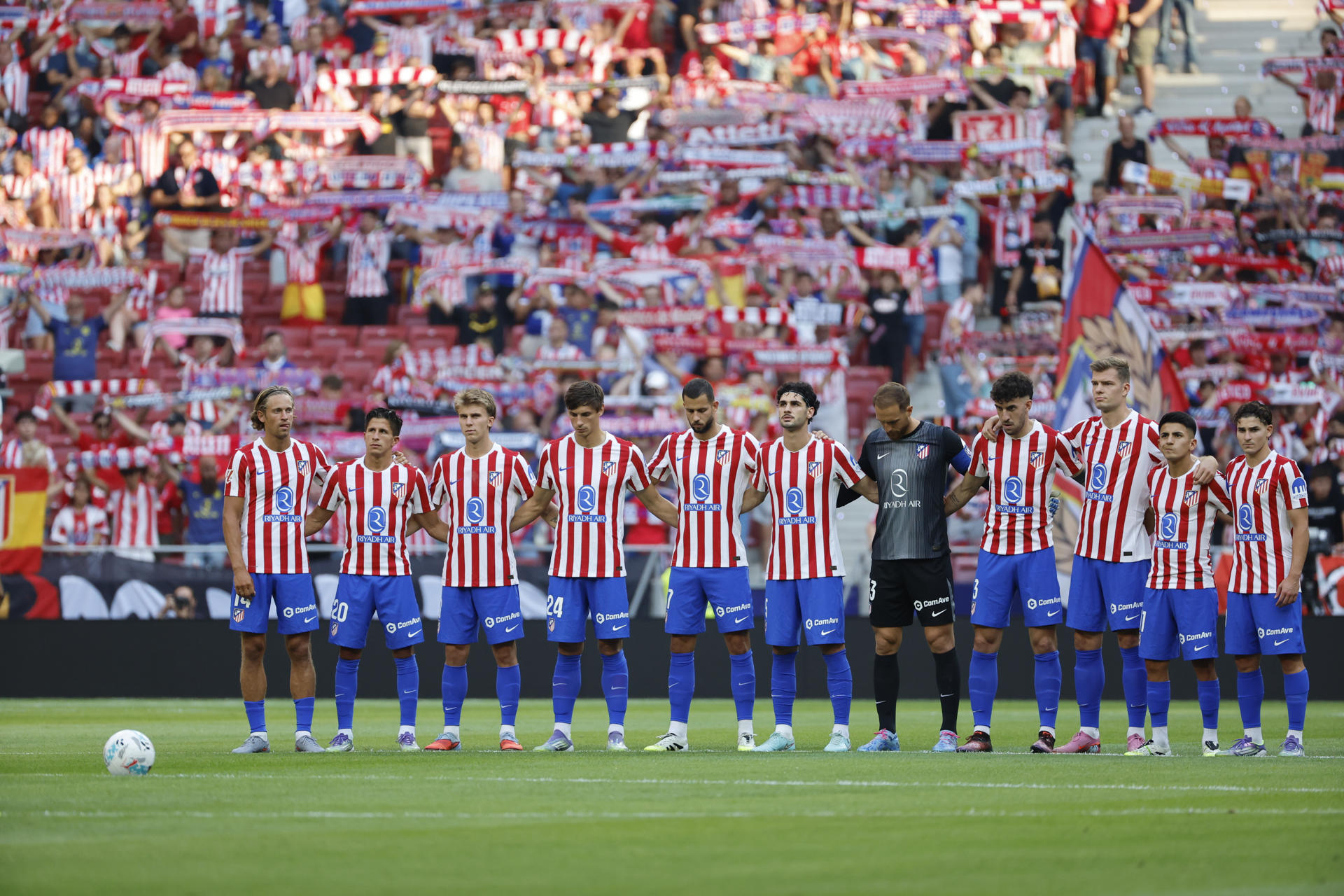 Los jugadores del Atlético, en el partido de esta campaña contra el Elche. EFE/Mariscal