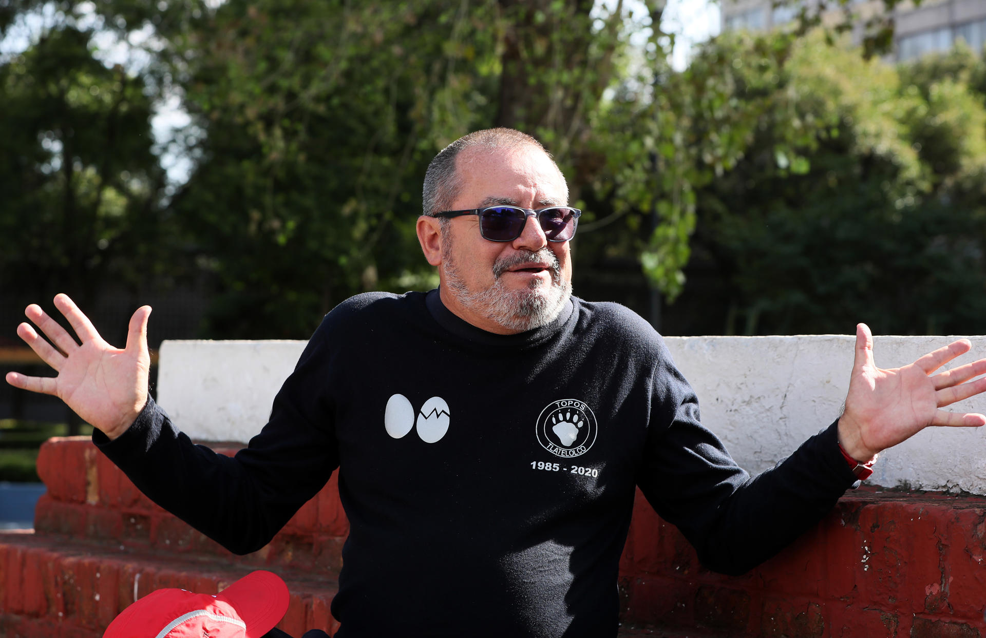 El rescatista 'Topo' Rafael López habla durante una entrevista con EFE este viernes, en Ciudad de México (México). EFE/ Mario Guzmán