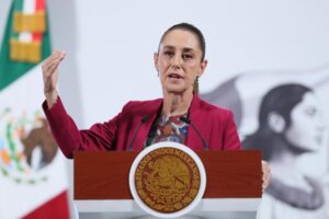 La presidenta de México, Claudia Sheinbaum, participa durante una rueda de prensa este jueves en Palacio Nacional de la Ciudad de México (México). EFE/Mario Guzmán