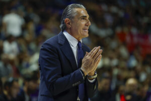 Sergio Scariolo, entrenador del Real Madrid, durante el partido de la final de la Supercopa Endesa, entre el Real Madrid y el Valencia Basket, en Málaga (Andalucía). EFE/Jorge Zapata