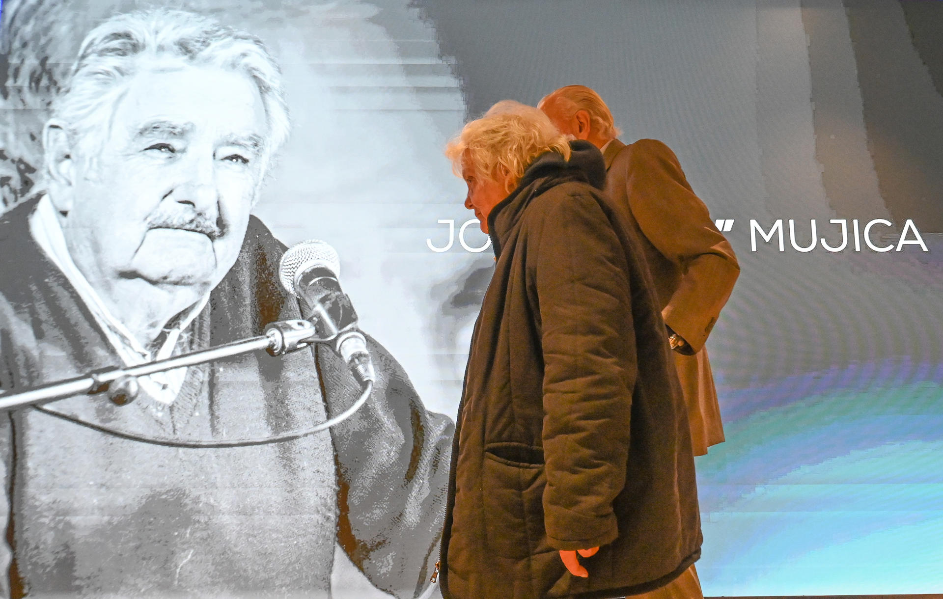 La exvicepresidenta y viuda del exmandatario de Uruguay José Mujica, Lucía Topolansky, asiste a un homenaje este martes, en Montevideo (Uruguay). EFE/ Federico Gutiérrez