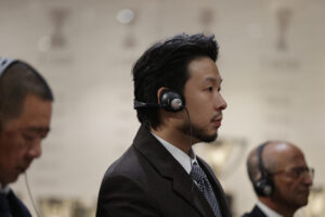 Foto de archivo del presidente del Valencia Kiat Lim (C). EFE/ Manuel Bruque