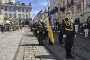 Un defile militar ucraniano en Leópolis.EFE/ Rostyslav Averchuk