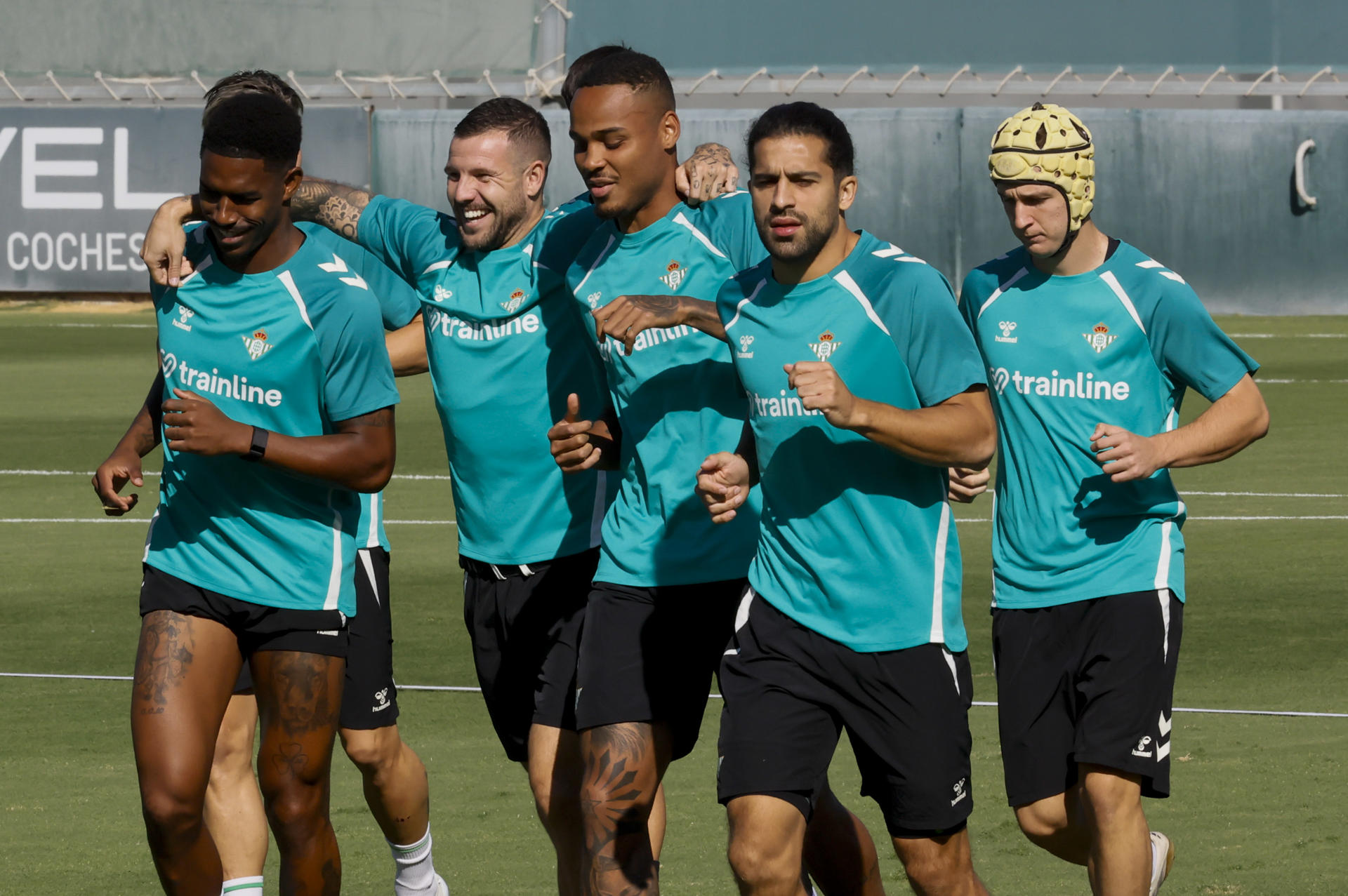 Los jugadores del Betis durante el entrenamiento previo al partido contra el Nottingham Forest inglés, correspondiente a la primera jornada de la primera fase de la Liga Europa. EFE/ José Manuel Vidal
