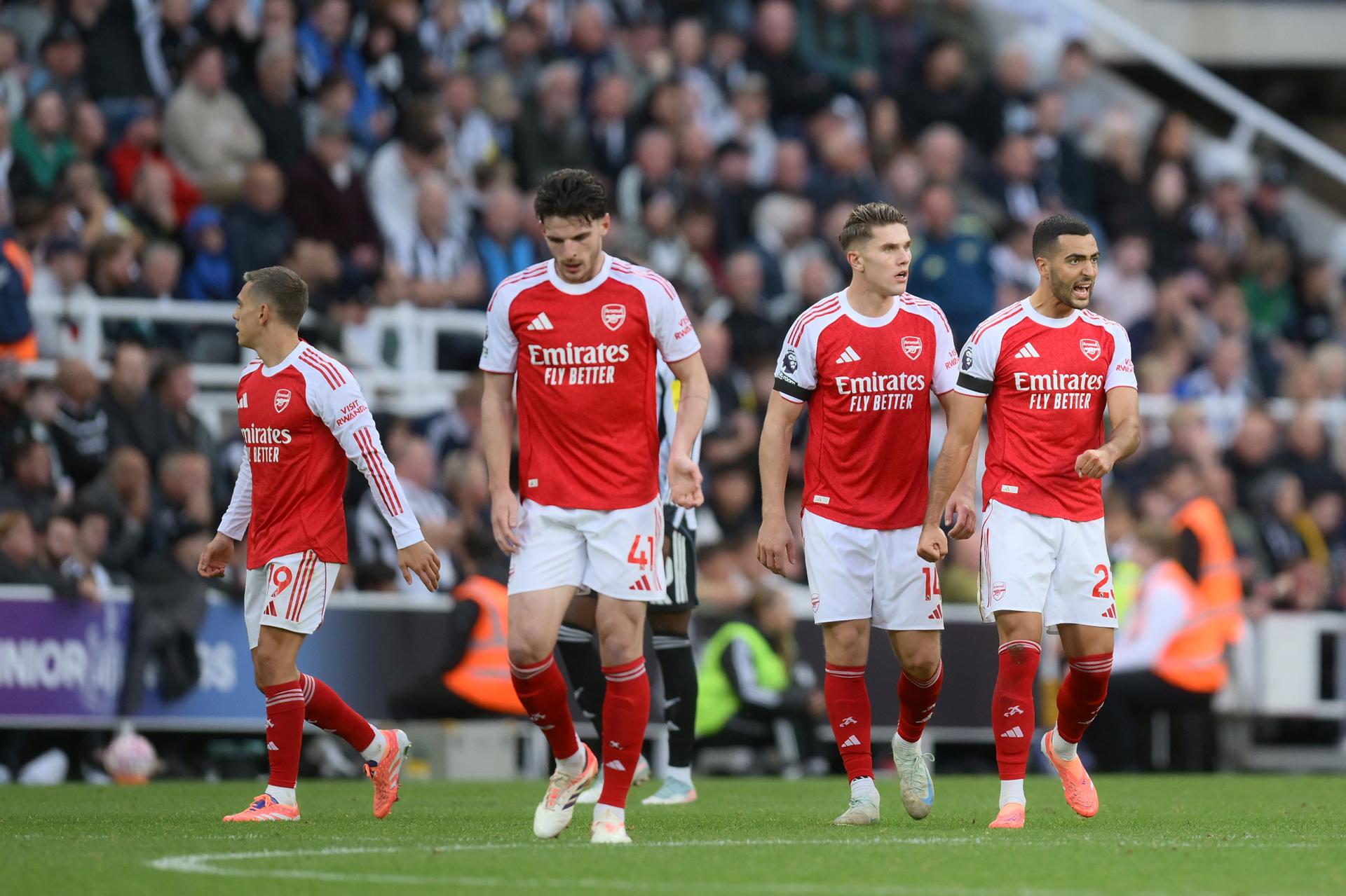 El jugador del Arsenal Mikel Merino celebra su gol durante el partido de la Premier League que han jugado Newcastle United y Arsenal FC, en Newcastle, Reino Unido. EFE/EPA/GARY OAKLEY