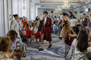 Desfile de Palomo en el marco de "Madrid es Moda 2025", este miércoles, en el Hotel Palace en Madrid. EFE/ Daniel González