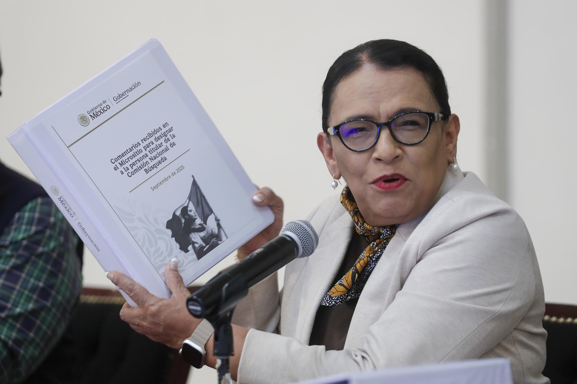 La secretaria de Gobernación (SG), Rosa Icela Rodríguez, habla durante una rueda de prensa este jueves, en Ciudad de México (México). EFE/Isaac Esquivel
