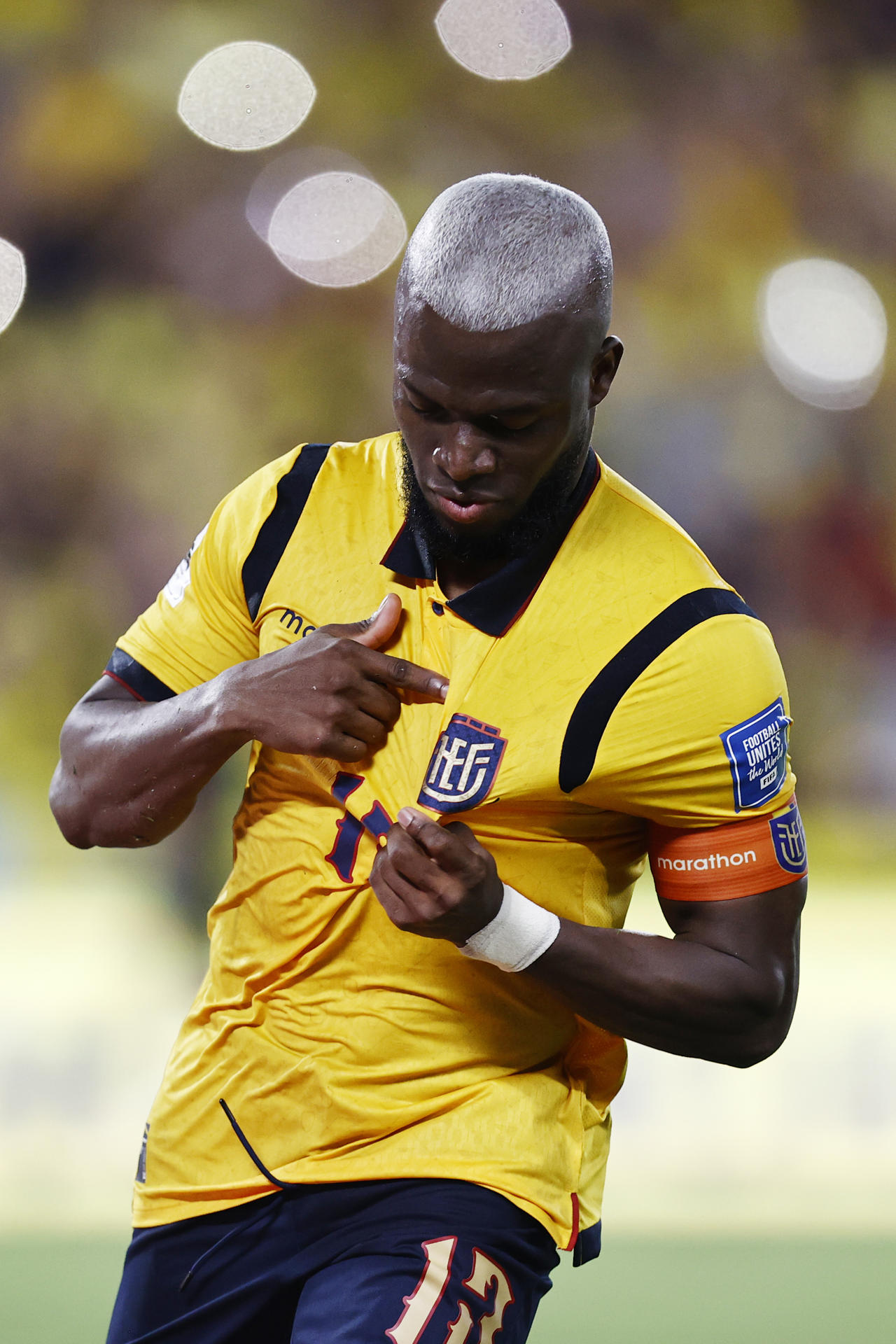 Enner Valencia celebra su gol ante Argentina este martes en un partido de la última fecha de las eliminatorias sudamericanas a la Copa Mundial de 2026. EFE/ José Jácome