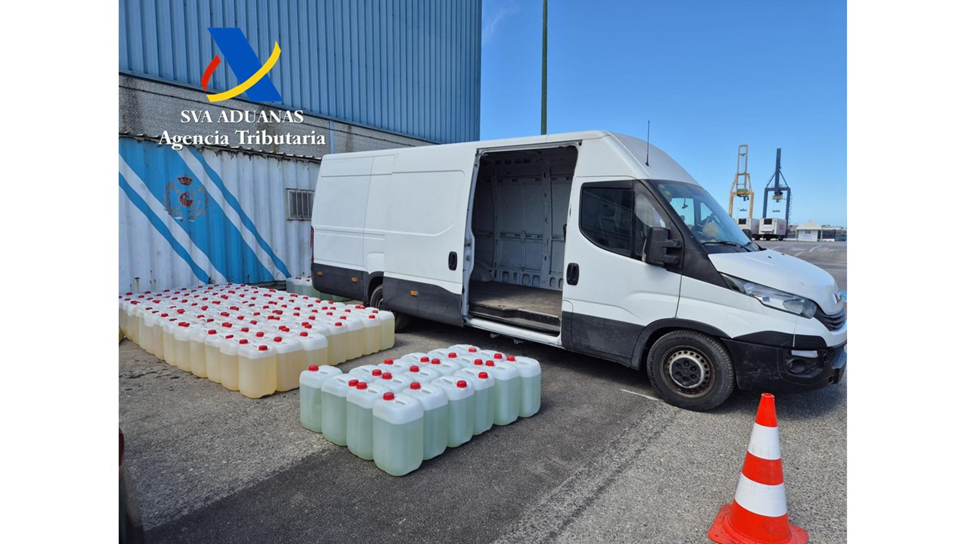 El Servicio de Vigilancia Aduanera ha intervenido más de 11.000 litros de combustible, tres embarcaciones y una furgoneta en cuatro operaciones contra las estructuras logísticas que dan servicio a organizaciones criminales de tráfico de drogas en la provincia de Cádiz.EFE/Agencia Tributaria//SOLO USO EDITORIAL/SOLO DISPONIBLE PARA ILUSTRAR LA NOTICIA QUE ACOMPAÑA (CRÉDITO OBLIGATORIO)//