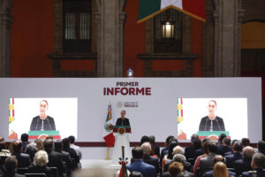 La presidenta de México, Claudia Sheinbaum, habla durante su Primer Informe de Gobierno en el Palacio Nacional este lunes, en Ciudad de México (México). EFE/ Sáshenka Gutiérrez