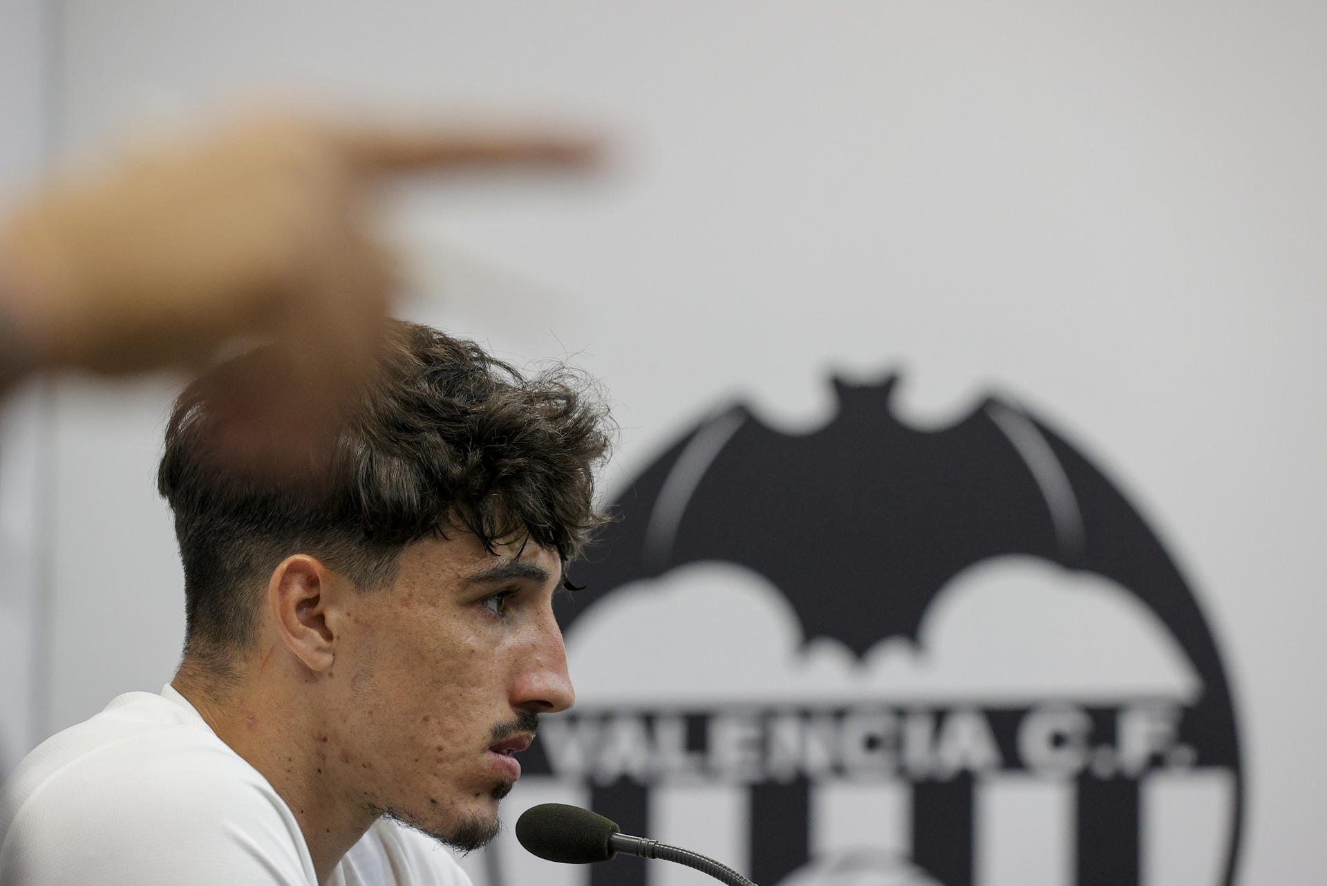 El jugador del Valencia Diego López durante la rueda de prensa ofrecida en la semana en la que el equipo de Mestalla visita al Barcelona. EFE/Manuel Bruque