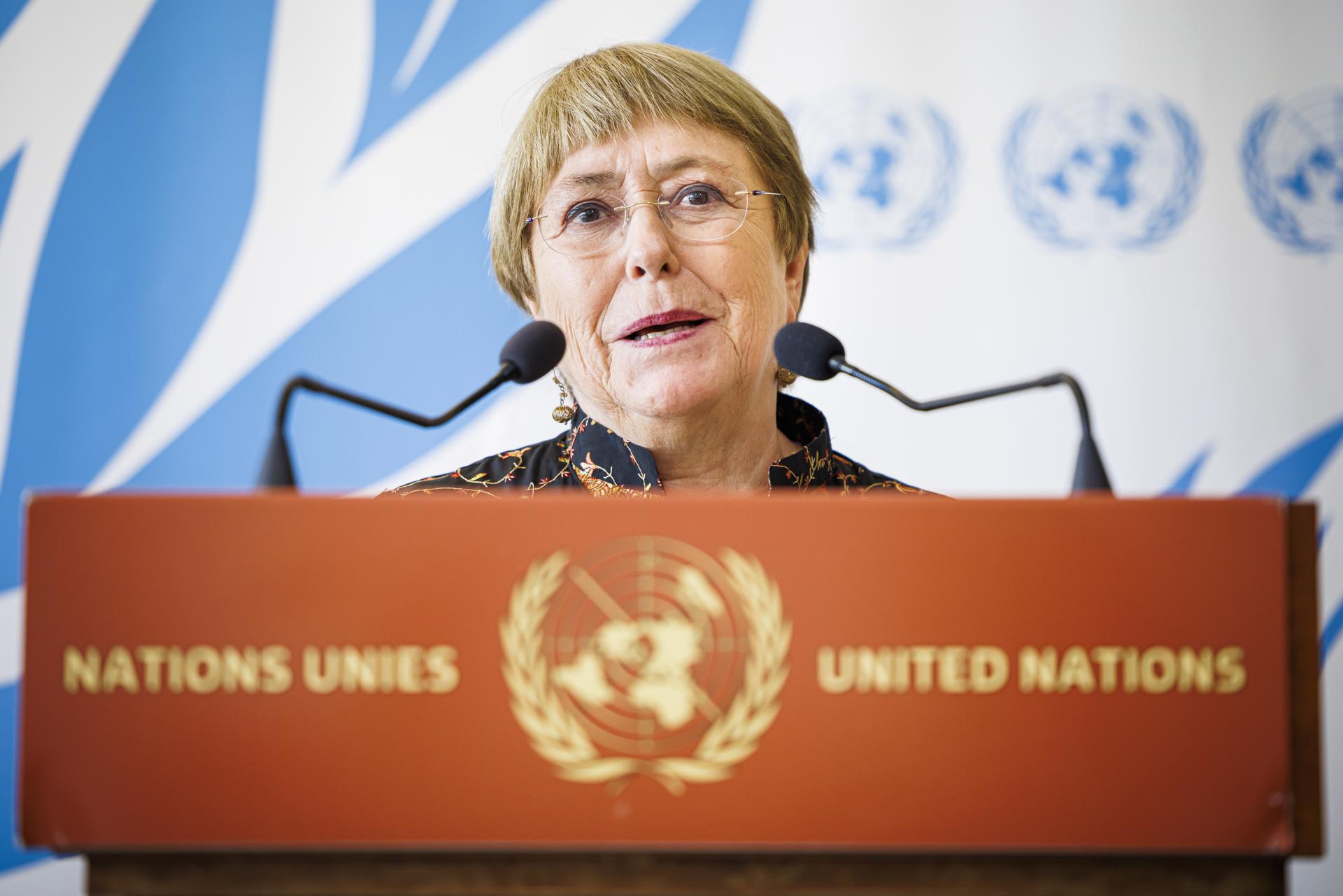 Fotografía de archivo del 13 de junio de 2022 de la expresidenta de Chile Michelle Bachelet hablando en una conferencia en la jornada inaugural del 50º periodo de sesiones del Consejo de Derechos Humanos, en la sede europea de las Naciones Unidas en Ginebra (Suiza). EFE/ Valentin Flauraud