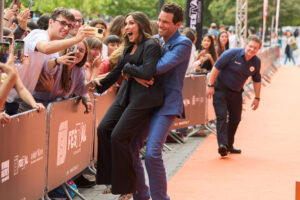 Los cantantes Malú (c) y Mika (d) presentan este lunes la duodécima edición de 'La Voz' en el Festival de Televisión de Vitoria. EFE/ L. Rico
