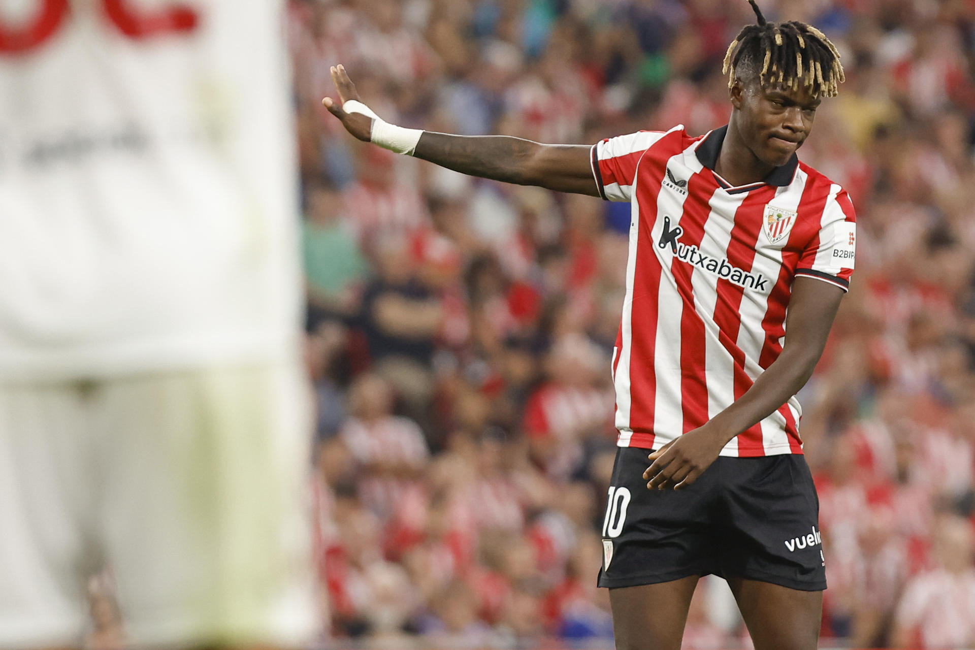 El centrocampista del Athletic de Bilbao Nico Williams (d) en foto de archivo Miguel Toñ. EFE
