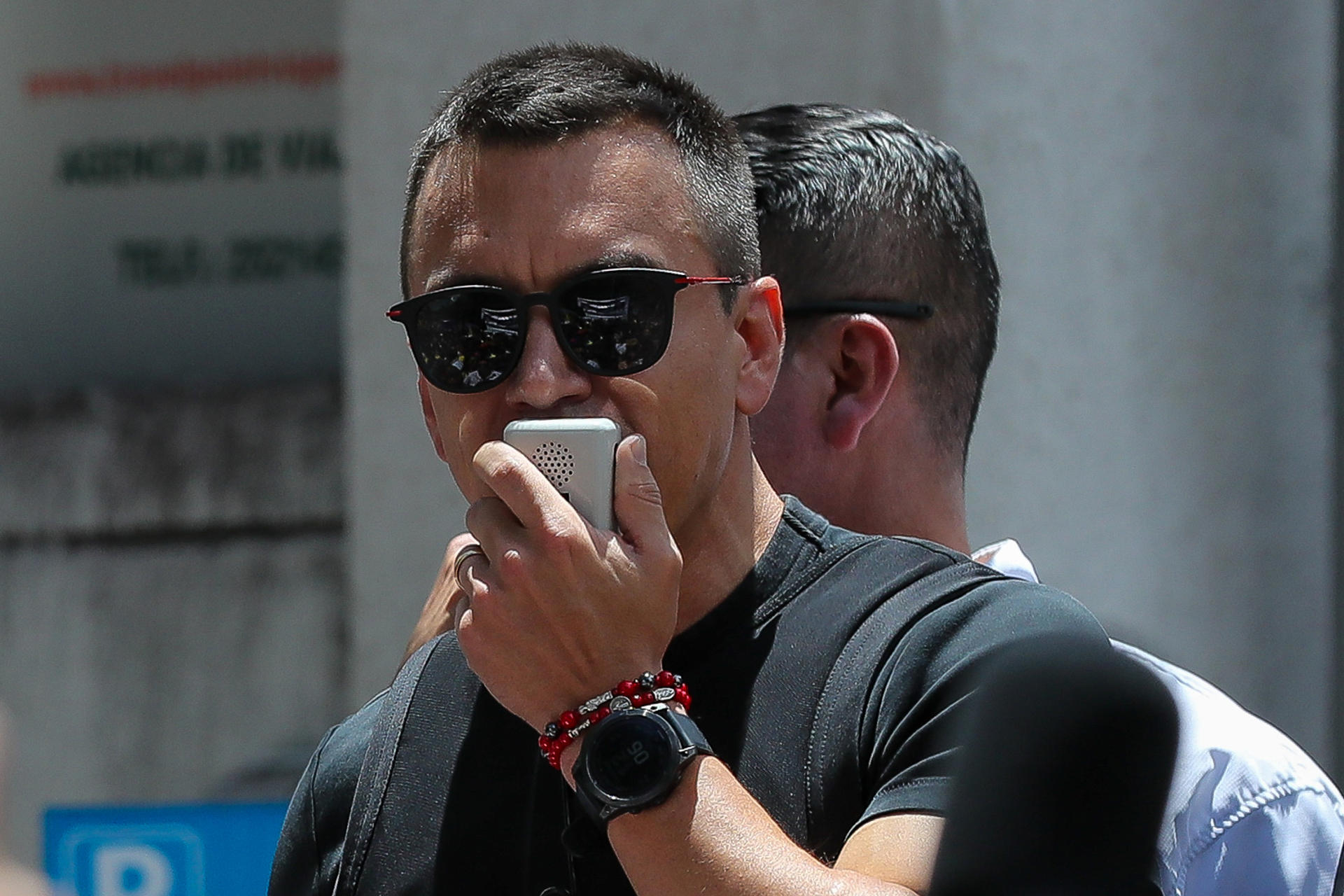 El presidente de Ecuador, Daniel Noboa, habla en una movilización en Quito contra la Corte Constitucional, en una foto de archivo del 12 de agosto de 2025. EFE/ José Jácome