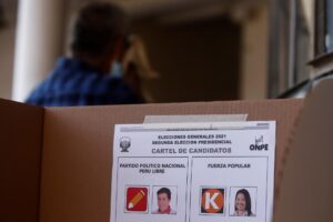 Detalle de una urna en las elecciones presidenciales de Perú, en una fotografía de archivo. EFE/ Alberto Valdes